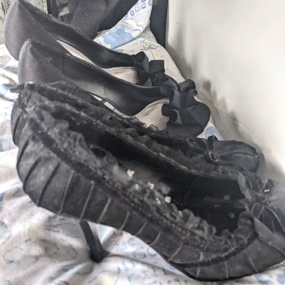 Womens size 8 heels - Picture 2 of 5